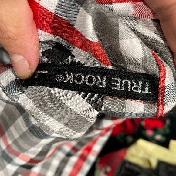 TRUE ROCK BUTTON DOWN - Picture 4 of 6